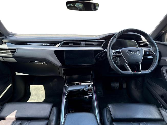 AUDI e-tron Photo 10