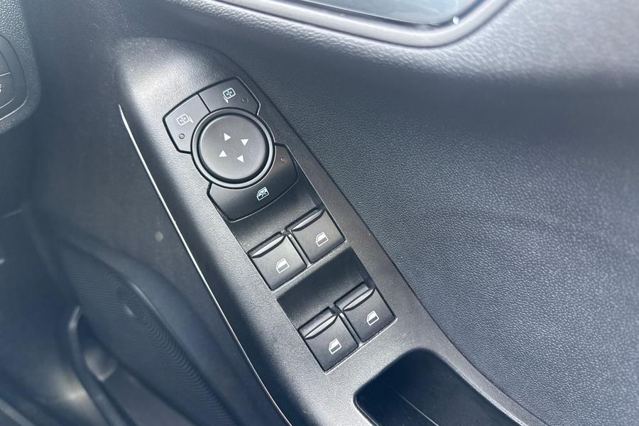 Ford FIESTA Photo autoimg-8692a5ab8e7e298a4b4963c17117241c44ad1b9f.jpg