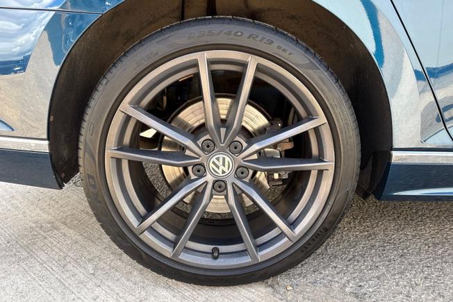 VOLKSWAGEN Passat Photo 32