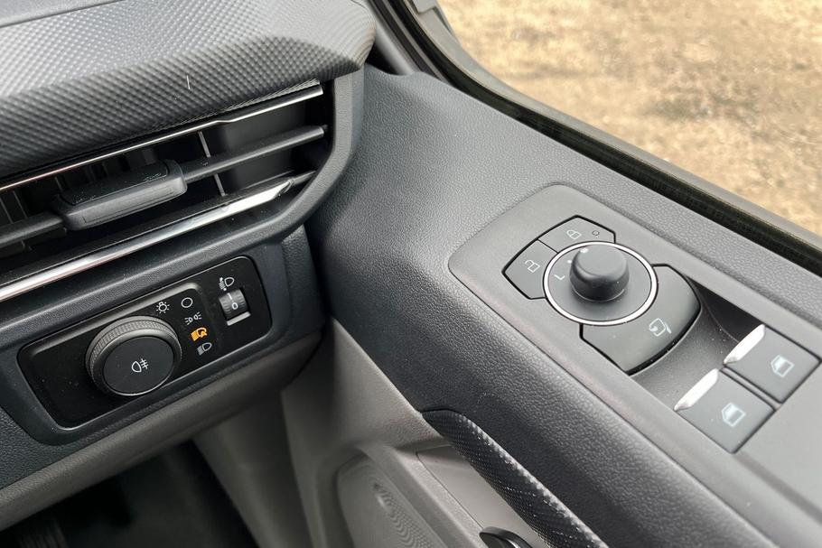 Used Ford TRANSIT CUSTOM WV75YOF 28