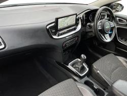 KIA Ceed Photo 2