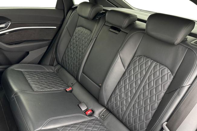 AUDI E-Tron S Photo 9