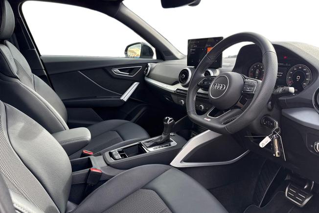 AUDI Q2 Photo 6