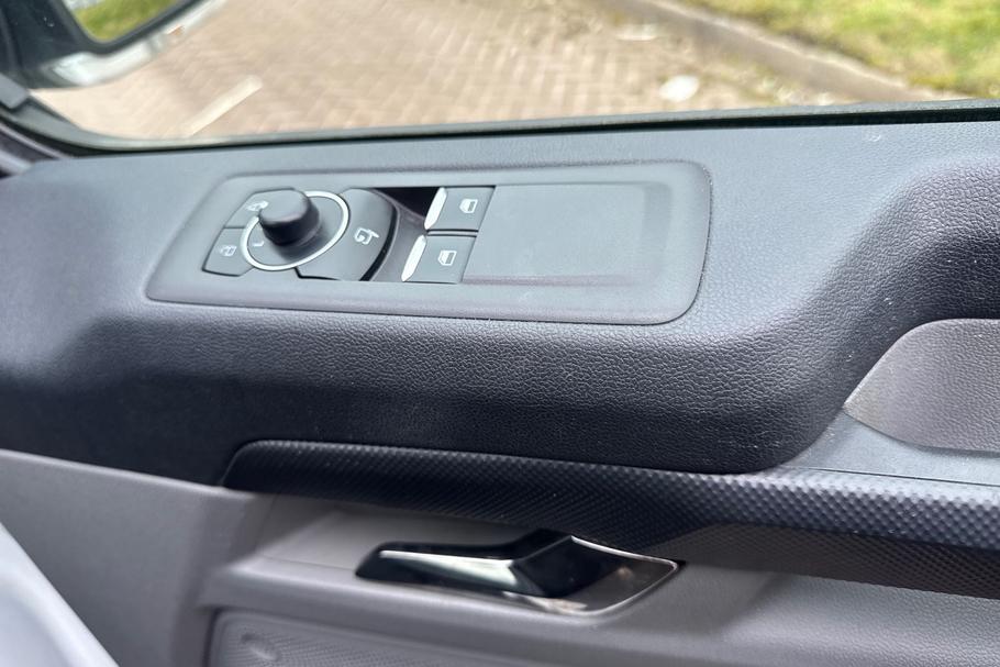 Used Ford TRANSIT CUSTOM DS24MXD 18