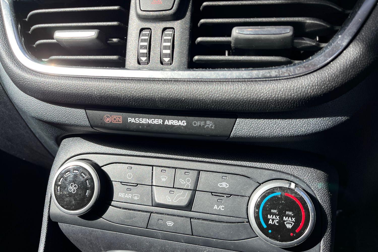 Ford FIESTA Photo 35
