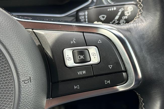 Volkswagen T-Roc Photo 17