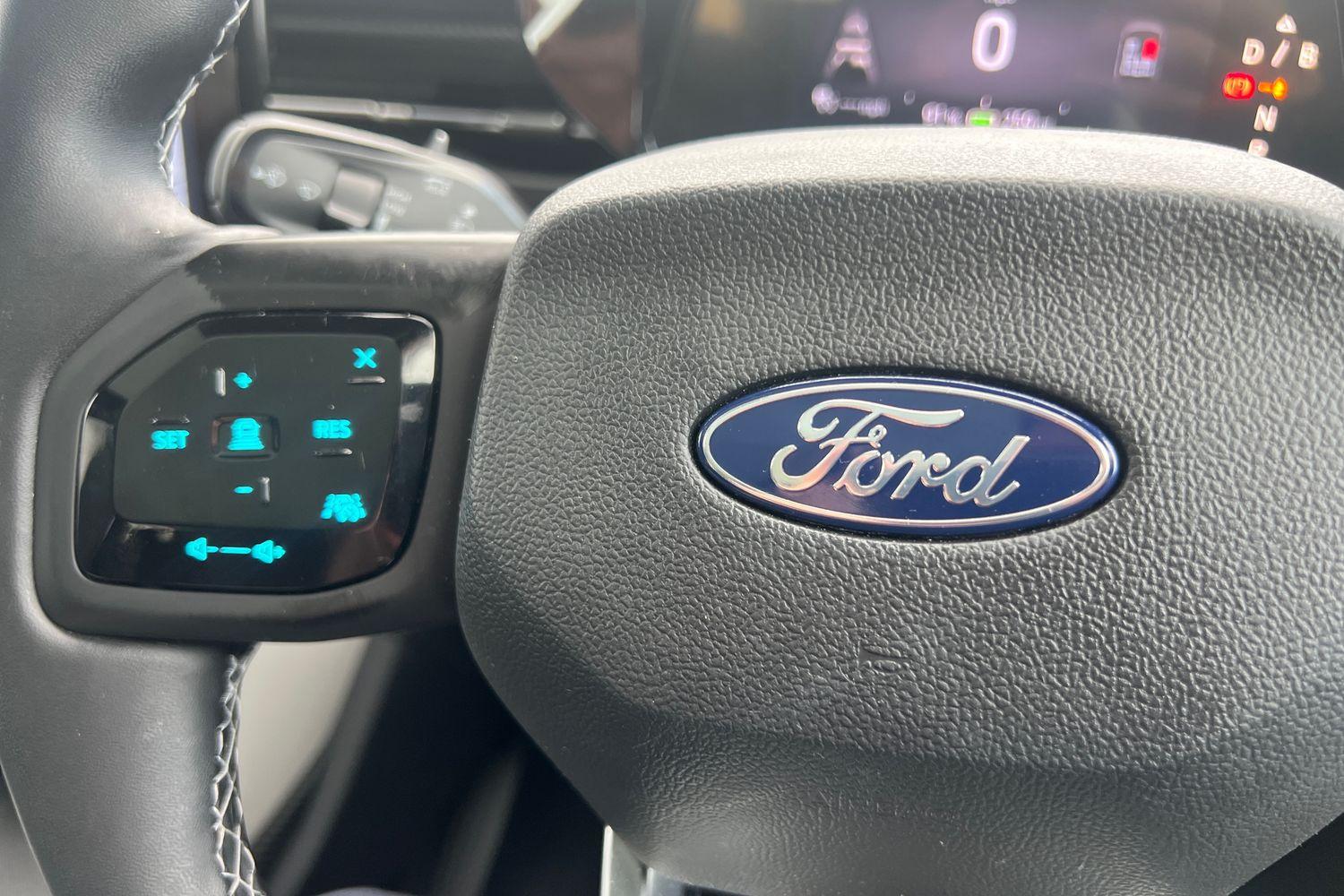 Ford EXPLORER Photo 27