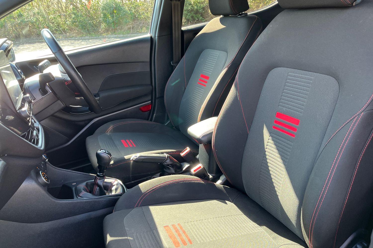 Ford FIESTA Photo 18
