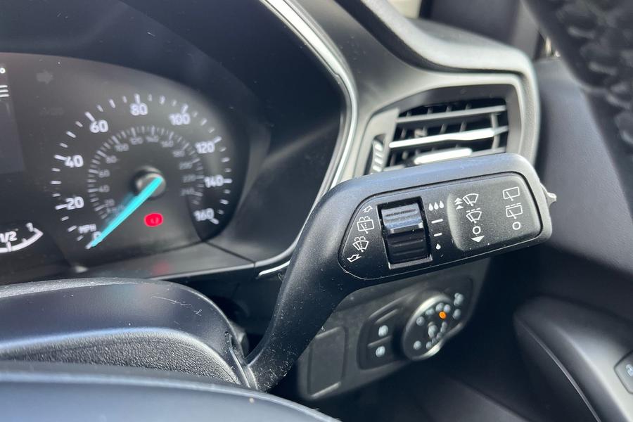 Ford FOCUS Photo autoimg-86c5df3a7befe9c69130f9a6019a3ccface58b7b.jpg