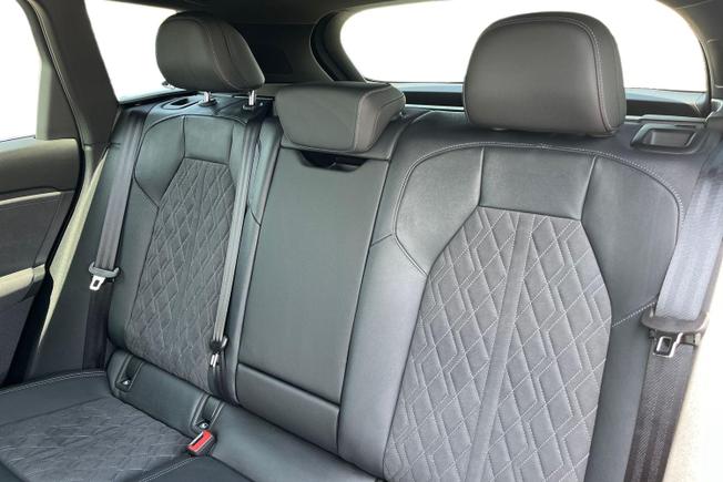 AUDI Q6 E-Tron Photo 9