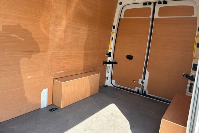 VOLKSWAGEN Crafter Photo 9