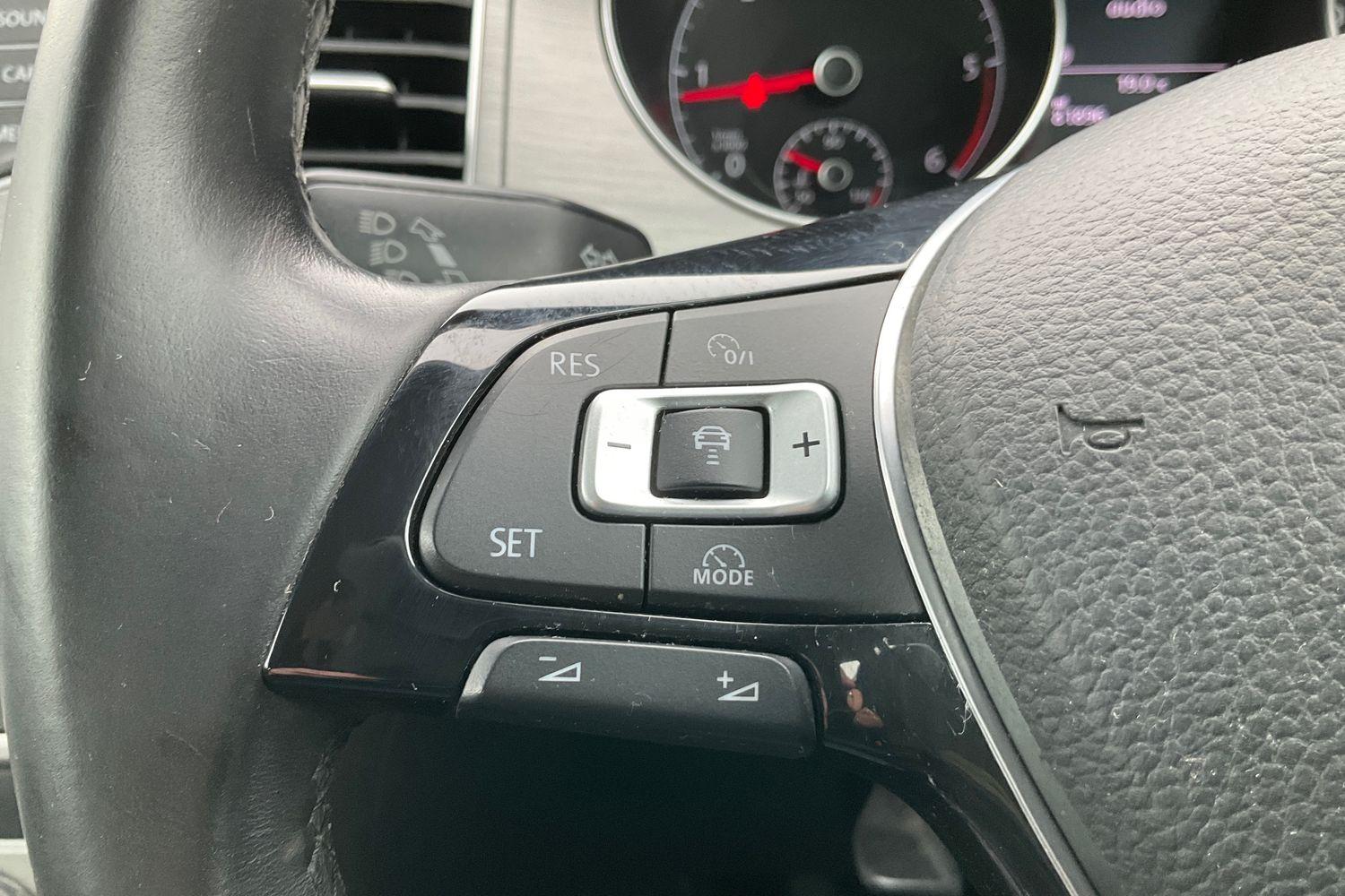 Volkswagen GOLF SV Photo 28
