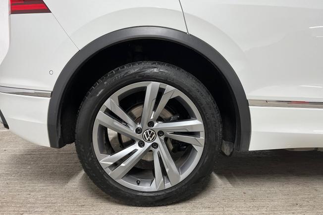 VOLKSWAGEN Tiguan Photo 5
