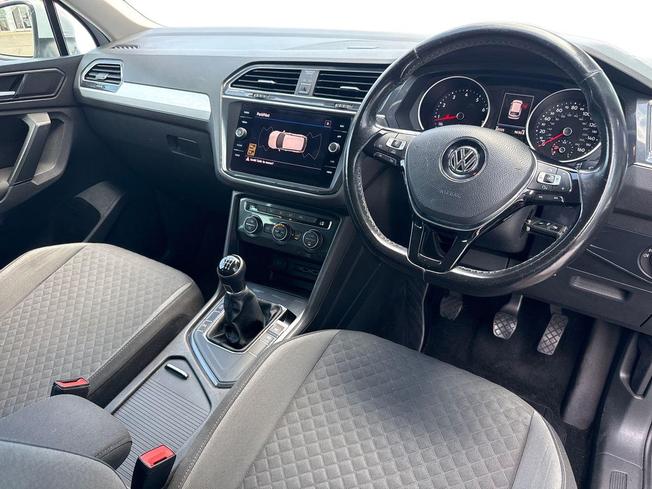 VOLKSWAGEN Tiguan Photo 6