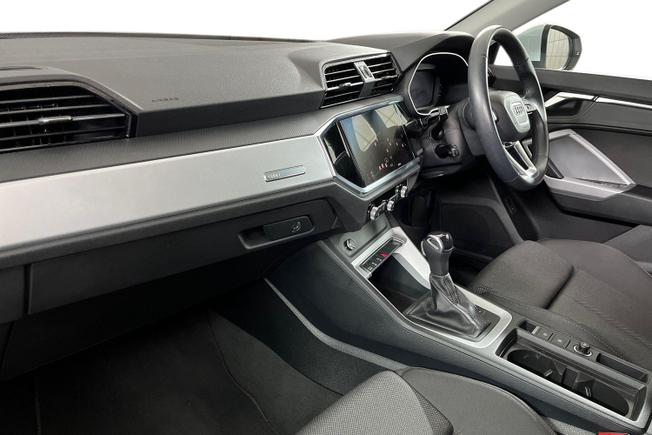 AUDI Q3 Photo 2