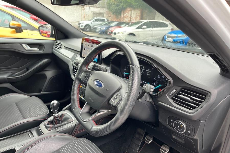 Ford FOCUS Photo autoimg-86dfb3728367ada40826cfe9e167cbafa31d502e.jpg