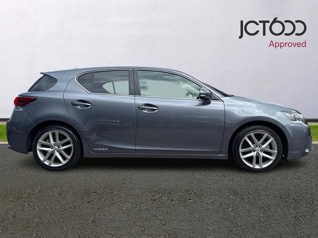 LEXUS Ct Photo 4