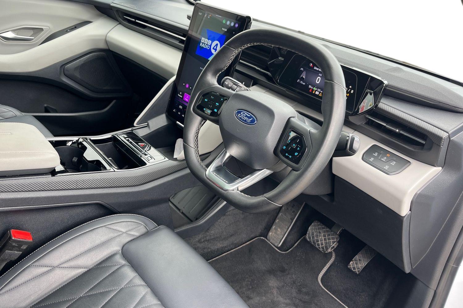 Ford Explorer Photo 8