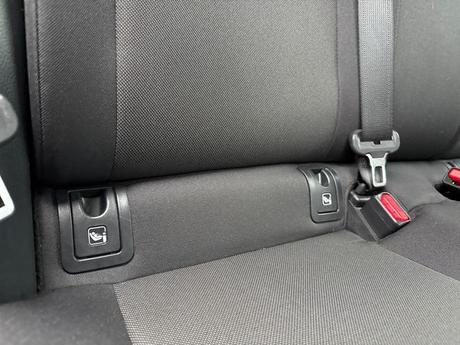 TOYOTA Yaris Photo 24