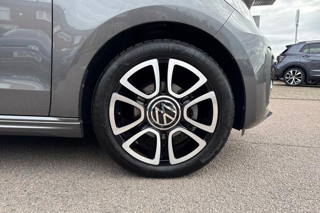 VOLKSWAGEN Up Photo 5