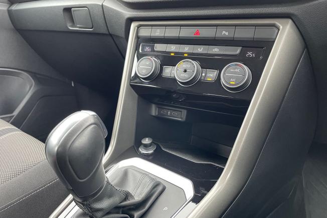VOLKSWAGEN T-Roc Photo 25