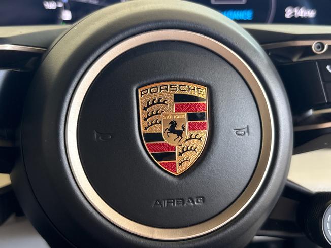 PORSCHE Taycan Photo 41