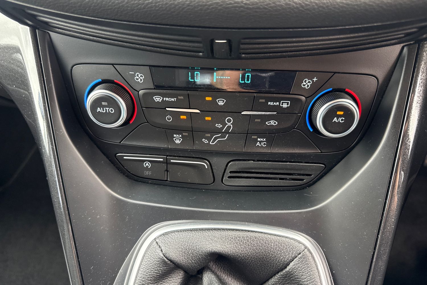 Ford KUGA Photo 28
