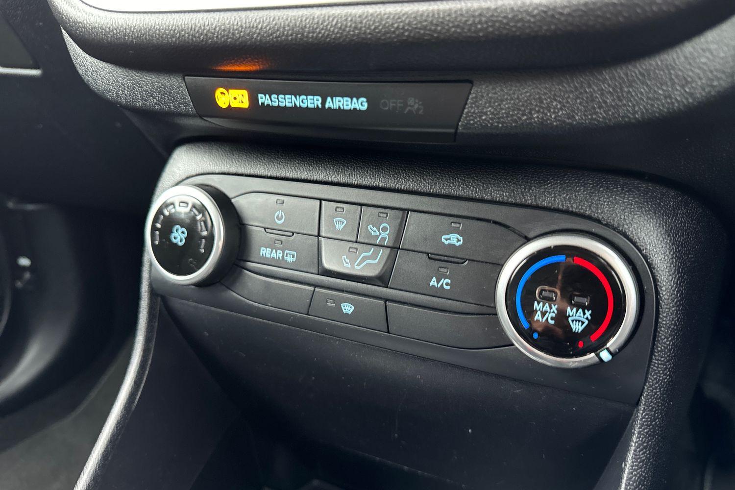 Ford FIESTA Photo 27