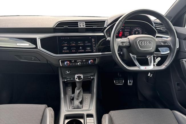 AUDI Q3 Photo 10