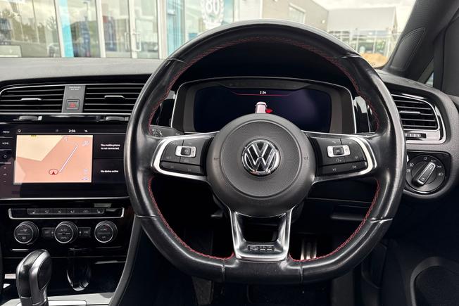 VOLKSWAGEN Golf Photo 11