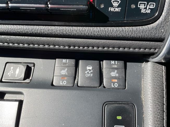 TOYOTA Auris Photo 25