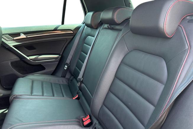 VOLKSWAGEN Golf Photo 9