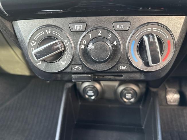SUZUKI Swift Photo 37