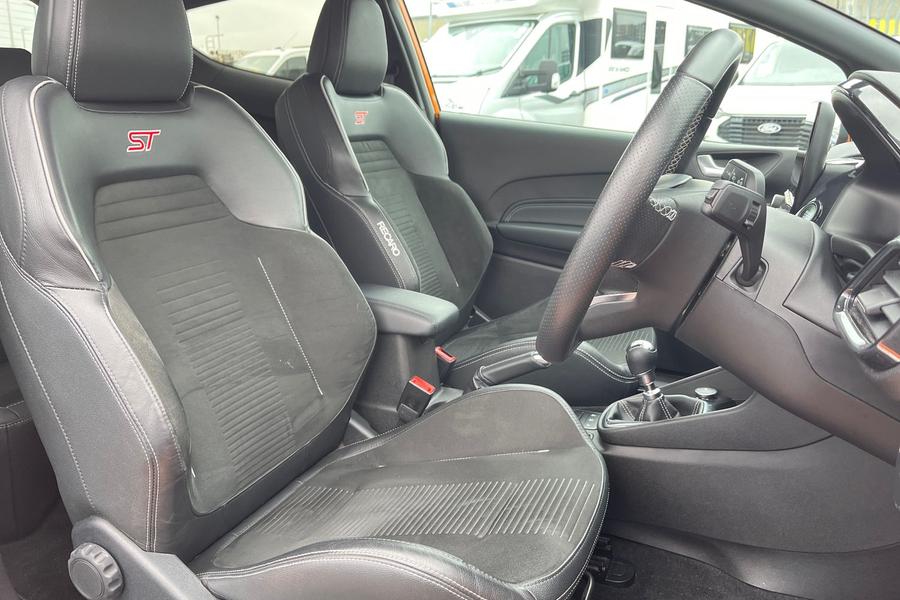 Ford FIESTA Photo autoimg-87004379731c72a53bec5560157a14d026af5ddf.jpg
