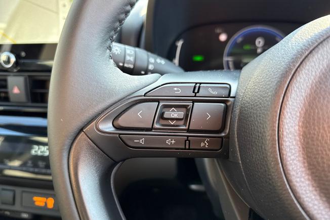 TOYOTA Yaris Cross Photo 16