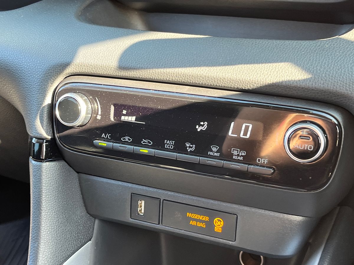 Toyota Yaris Photo 11