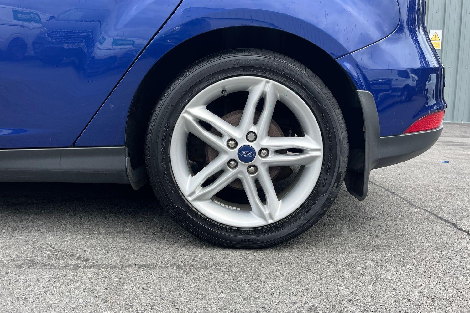 Ford FOCUS Photo 7