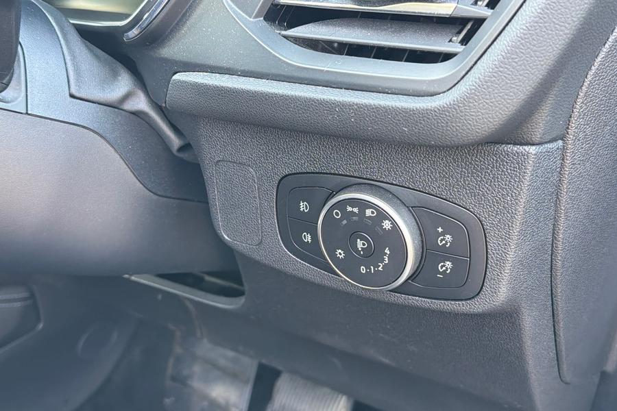 Ford FOCUS Photo autoimg-870cf40c95f02ccac495fdfe06b022a3844f6991.jpg