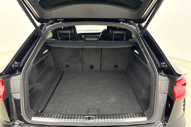 AUDI Rsq8 Photo 12