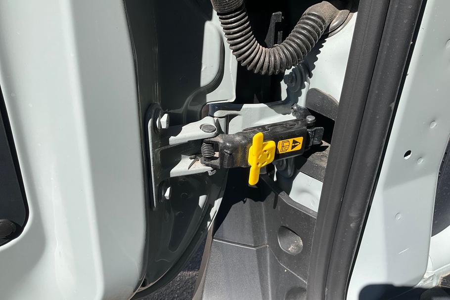 Used FORD E-TRANSIT COURIER YA25FXH 37