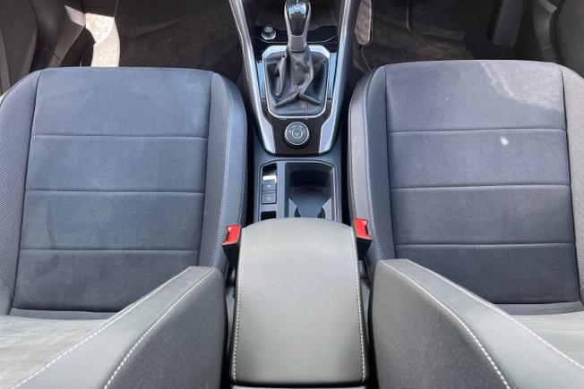 VOLKSWAGEN T-Roc Photo 41