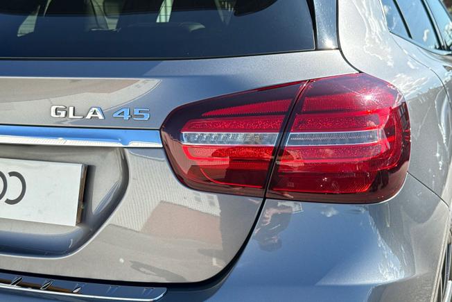 MERCEDES-BENZ Gla Photo 18