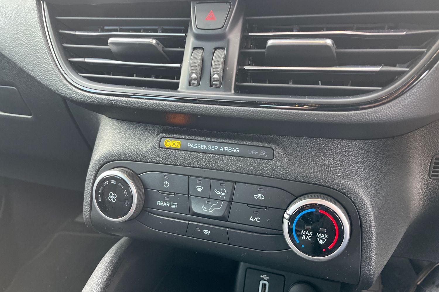 Ford FOCUS Photo 35