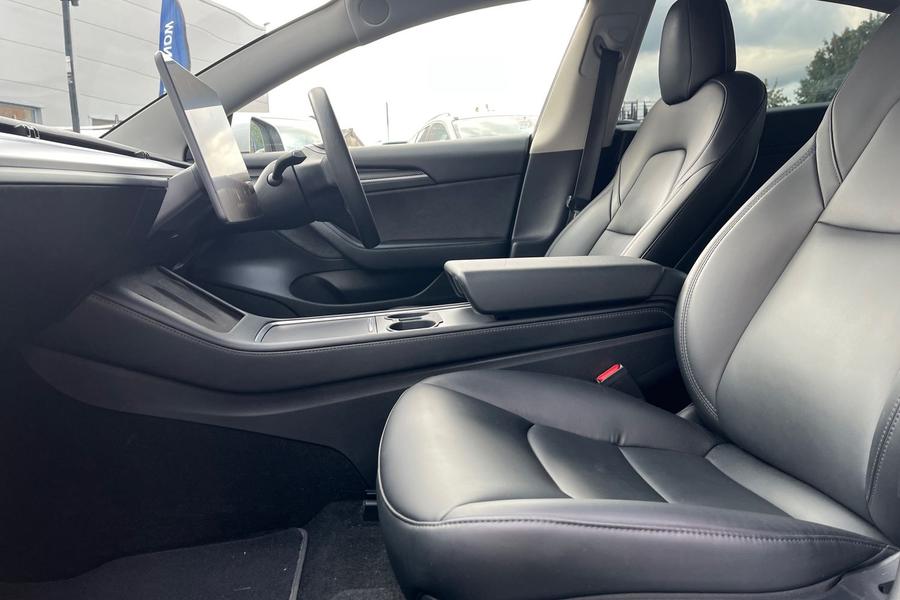 TESLA MODEL 3 Photo autoimg-8717d61f47245f274fb68894235f04c8427a27ed.jpg