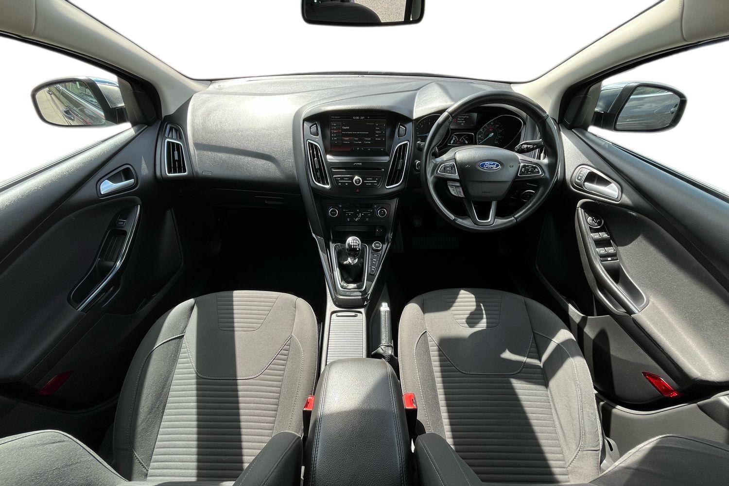 Ford FOCUS Photo 9