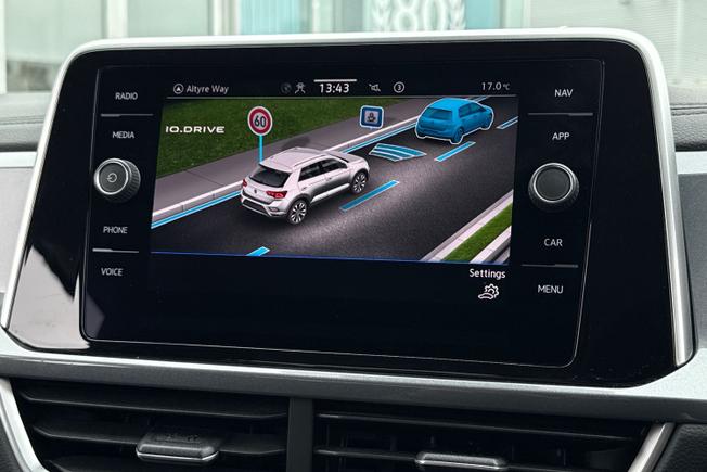 VOLKSWAGEN T-Roc Photo 29