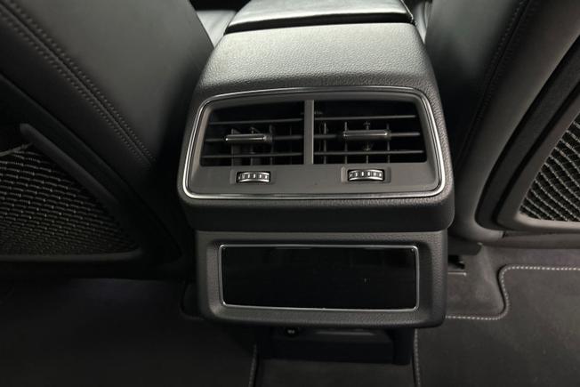 AUDI E-Tron S Photo 23