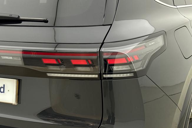 VOLKSWAGEN Tiguan Photo 18