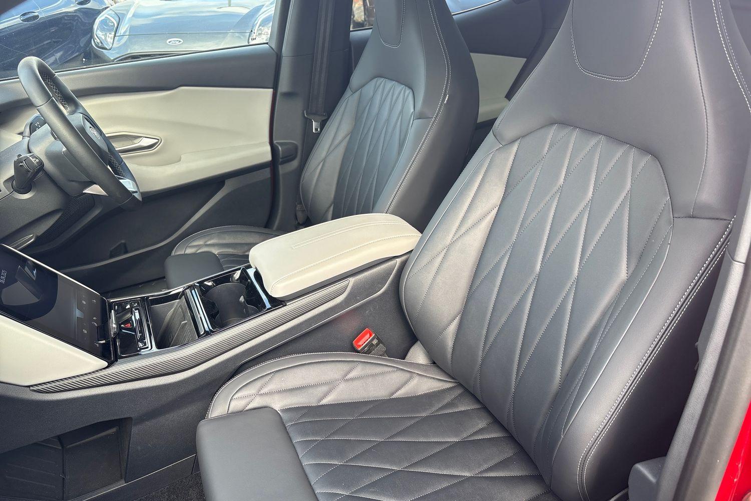 Ford Explorer Photo 18