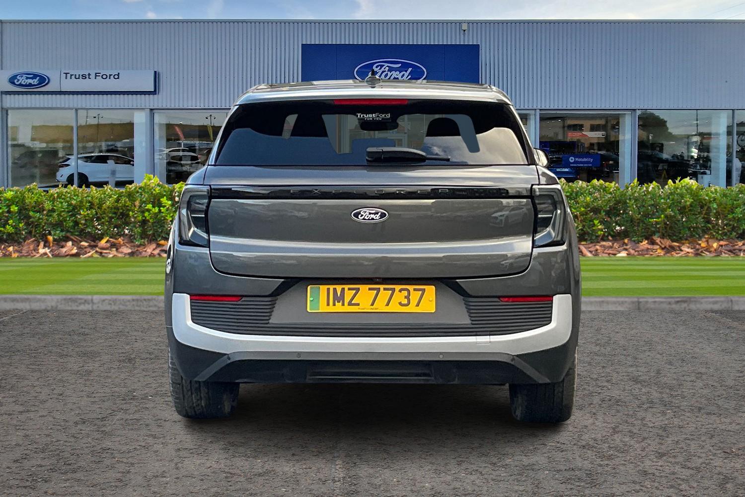 Ford Explorer Photo 6